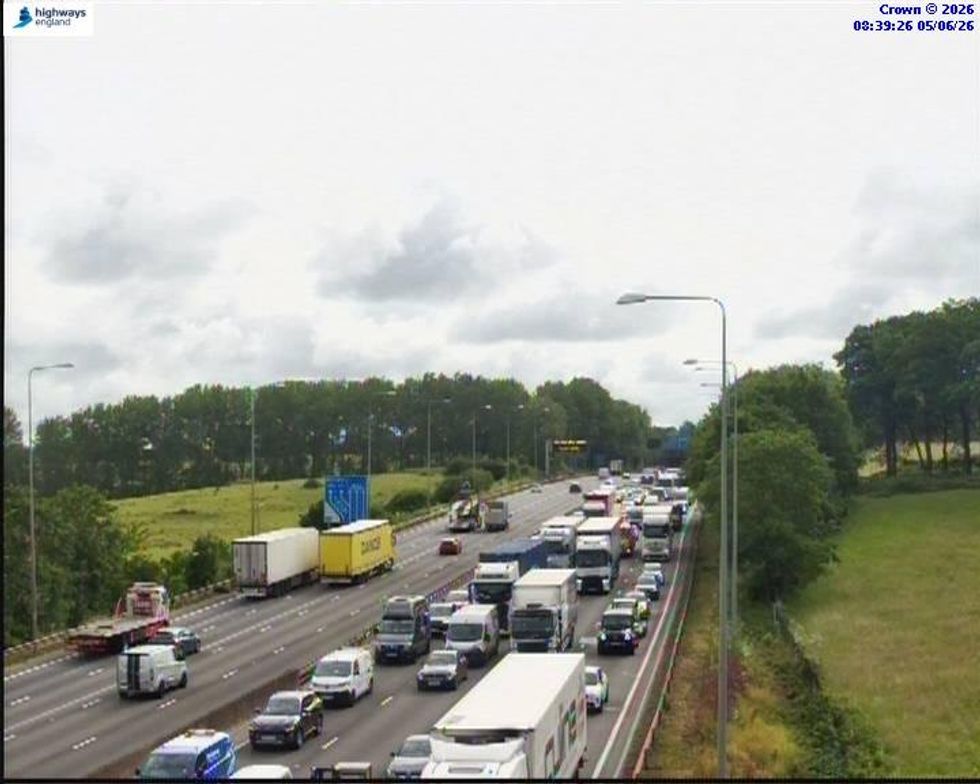 Traffic maps show long delays on the M25 this morning