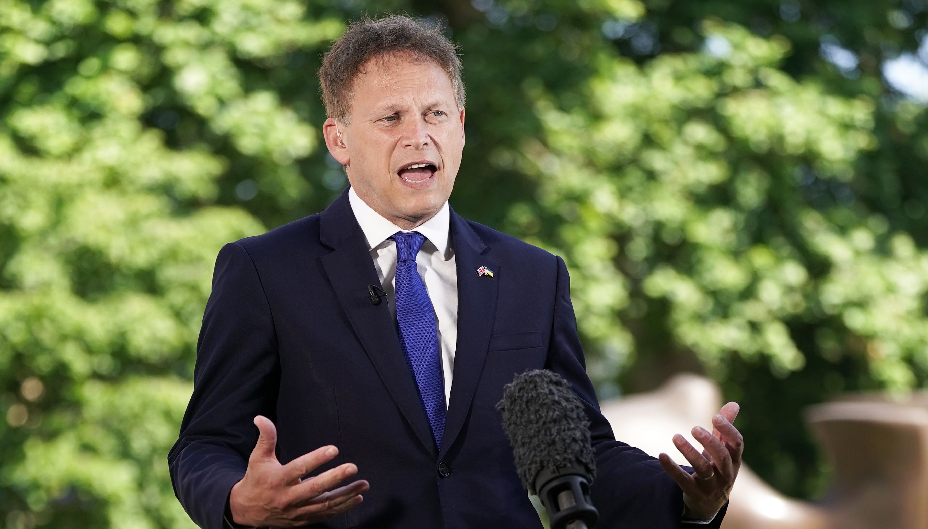 Transport Secretary Grant Shapps has hit out at striking rail unions as he announced a \u00a31bn investment in digital signalling.