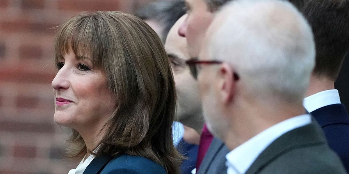 Rachel Reeves slashes hundreds of jobs from Treasury as staff offered £100,000 exit packages Rachel Reeves slashes hundreds of jobs from Treasury as staff offered £100,000 exit packages