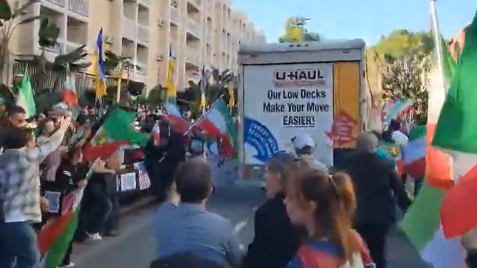 Truck drives into crowd in Los Angeles