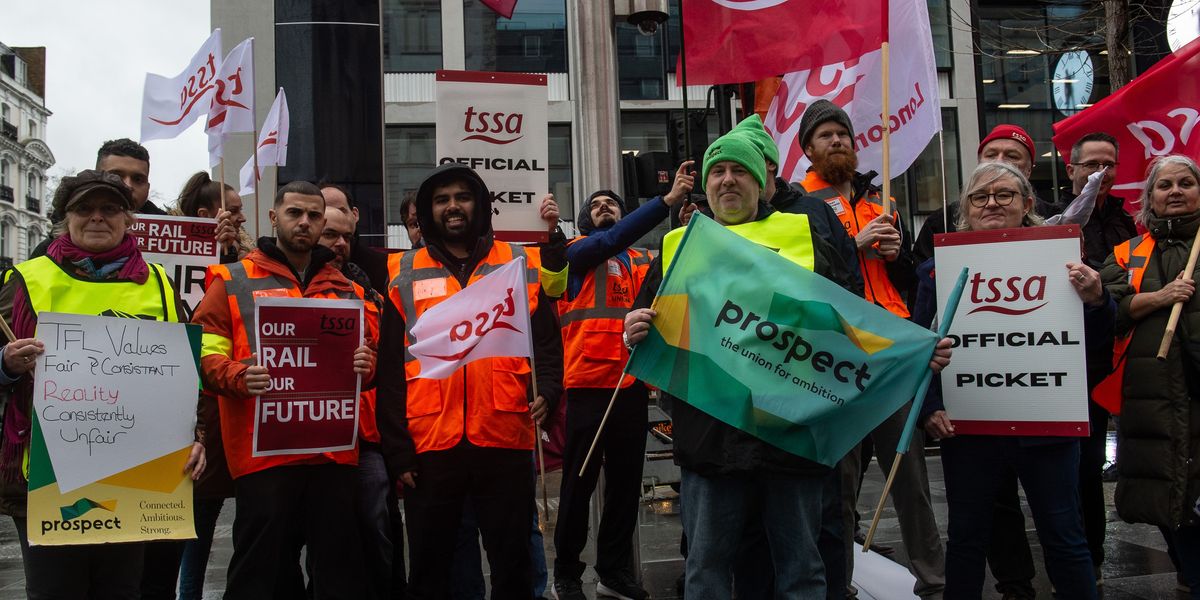 NextImg:Rail union sparks fury after demanding 38 days' holiday just WEEKS after Reeves agreed to train driver pay rise