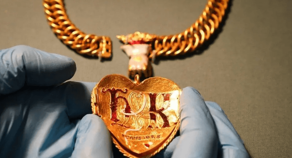 Tudor Heart Pendant