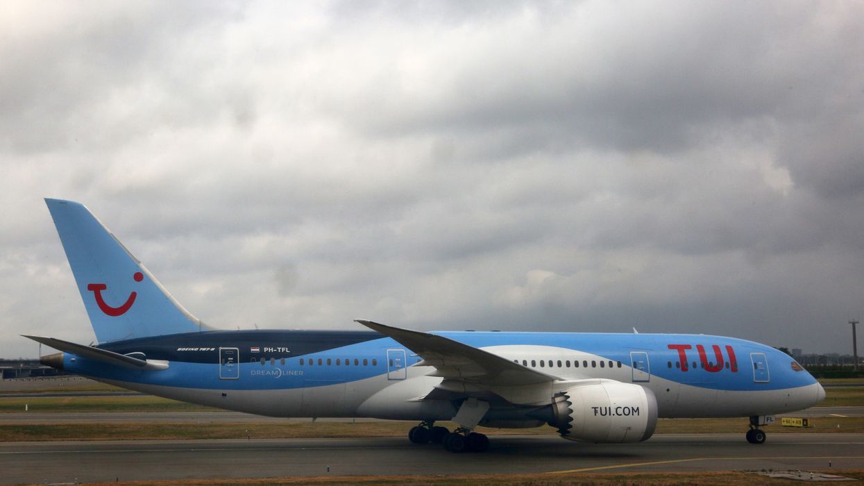 Tui flight suffers delay after airport runs out of de-icer