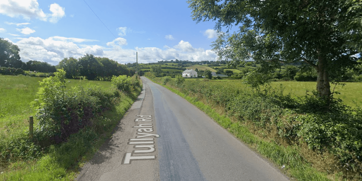 Multiple emergency crews dispatched after vehicle carrying 40 children crashes into ditch Multiple emergency crews dispatched after vehicle carrying 40 children crashes into ditch