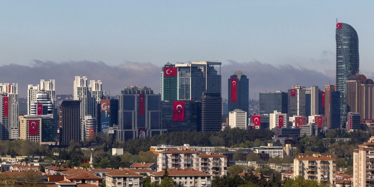 NextImg:Istanbul rocked by huge 6.2 magnitude earthquake - civilians rush to safety after major tremor