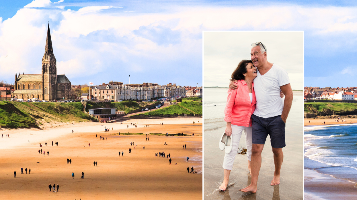 Tynemouth beach / couple walking on beach