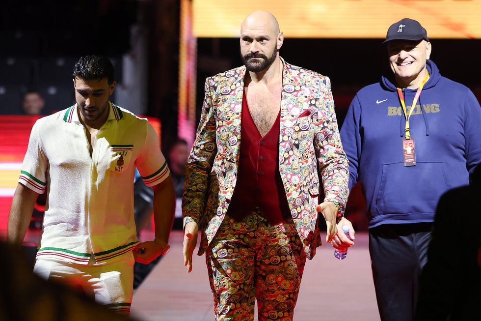 Tyson Fury faces Oleksandr Usyk in May