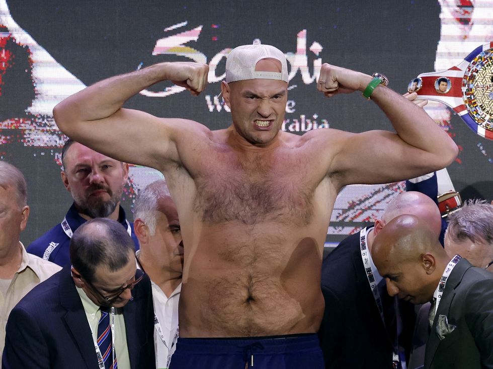 Tyson Fury is still 30lbs heavier than Oleksandr Usyk