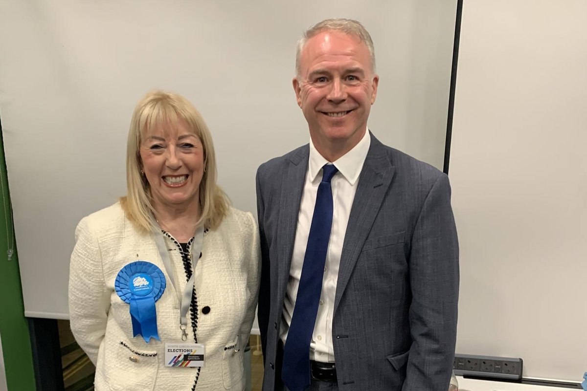 \u200b Caroline Finch with fellow councillor Tim Mitchell