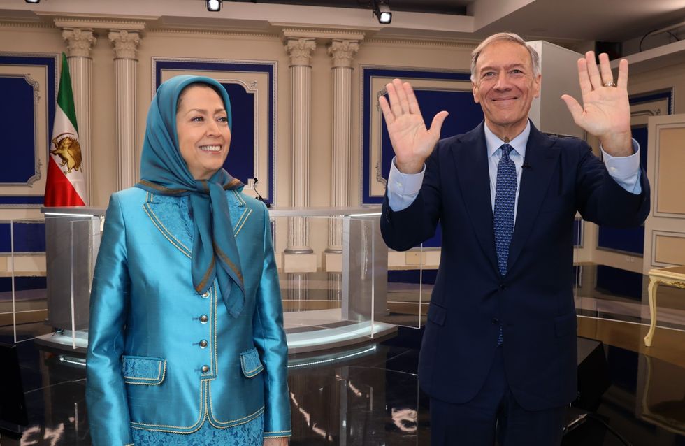 \u200b Iranian opposition leader Maryam Rajavi and Mike Pompeo
