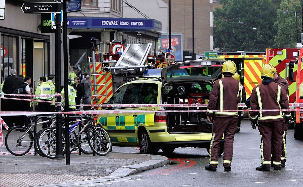 \ U200B Členové hasičské služby London Zajistěte oblast kolem Edgware Road
