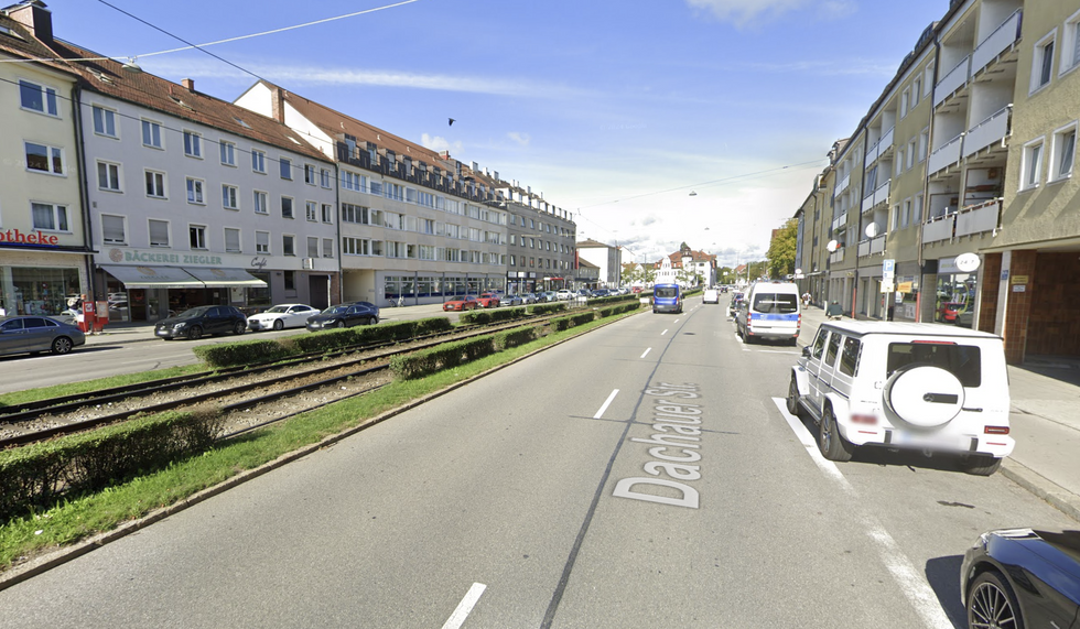 \u200b\u200b\u200bPolice are at the scene in Dachauer Stra\u00dfe and Seidlstra\u00dfe