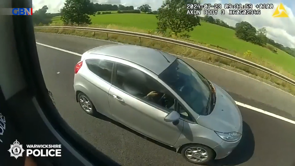 \u200b\u200bWarwickshire Police catch Ford Fiesta driver on their phone at 70mph
