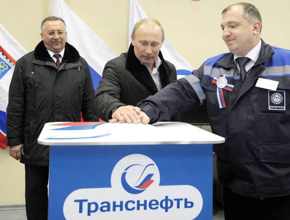 \u200b Vladimir Putin visiting the oil terminal in March 2012
