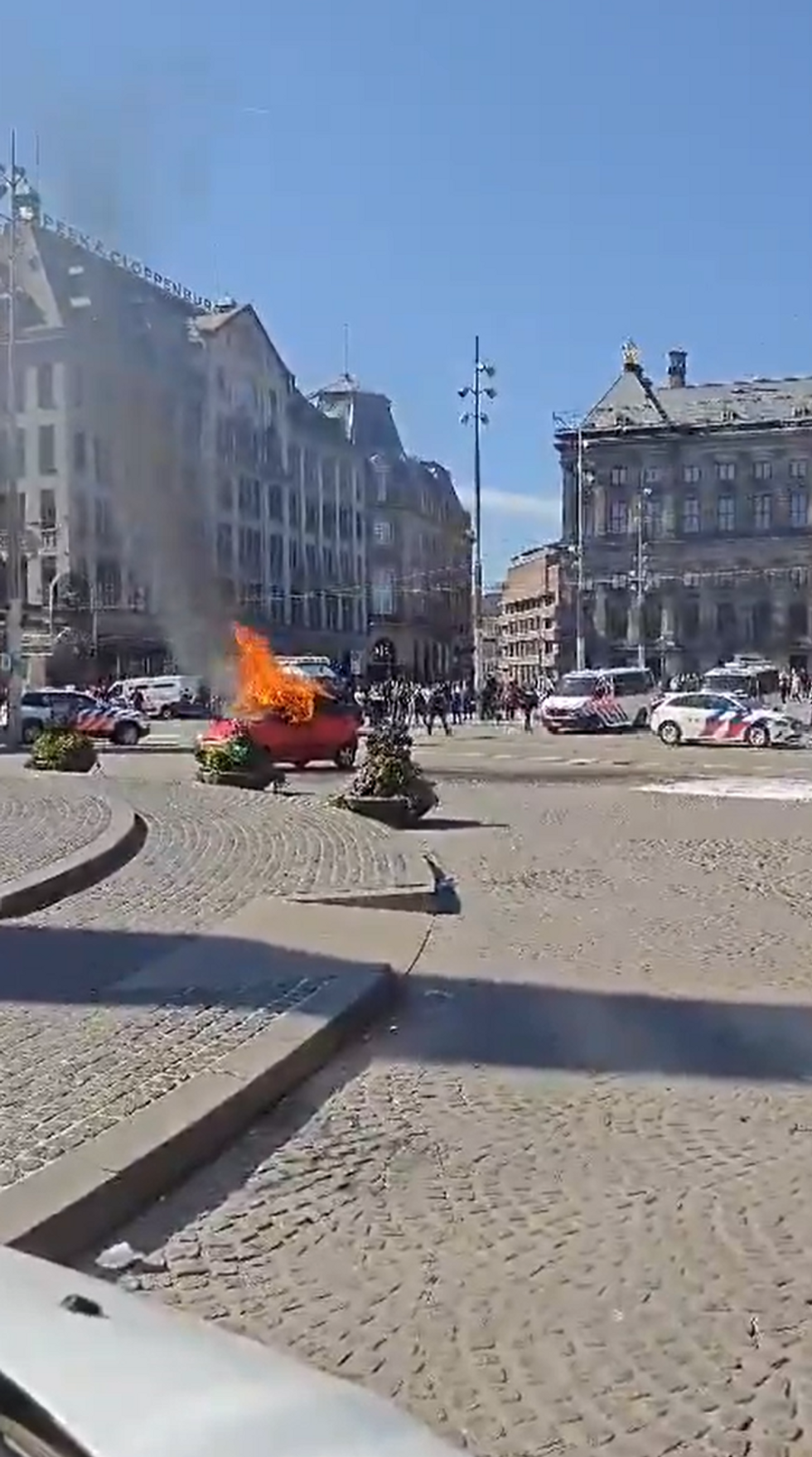 \u200bA car was set on fire near the city's War Memorial