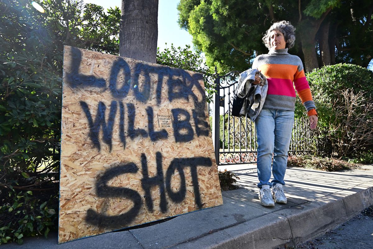 \u200bA dramatic anti-looter sign set out in Altadena, LA county