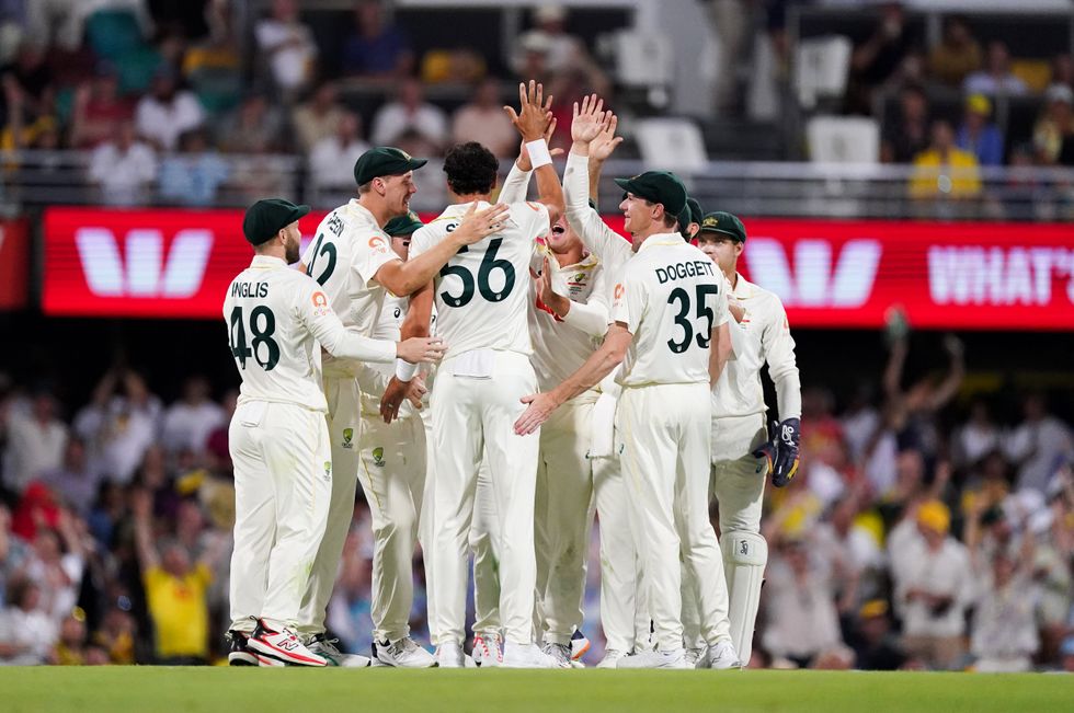 \u200bAustralia's Mitchell Starc and team mates celebrate