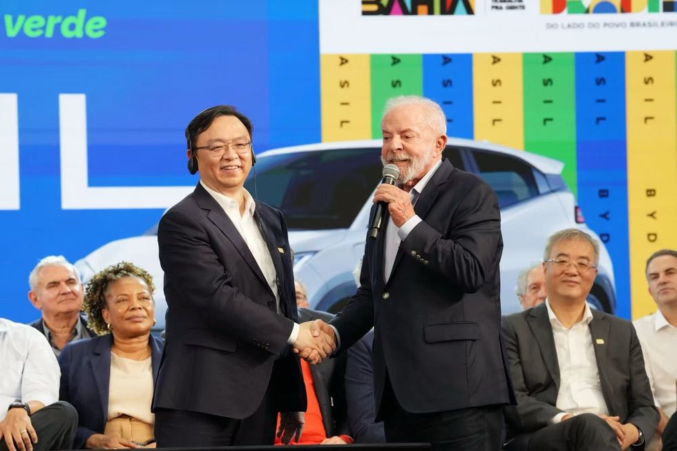 \u200bBYD CEO Wang Chuanfu and Brazilian President Lula da Silva at the Cama\u00e7ari factory