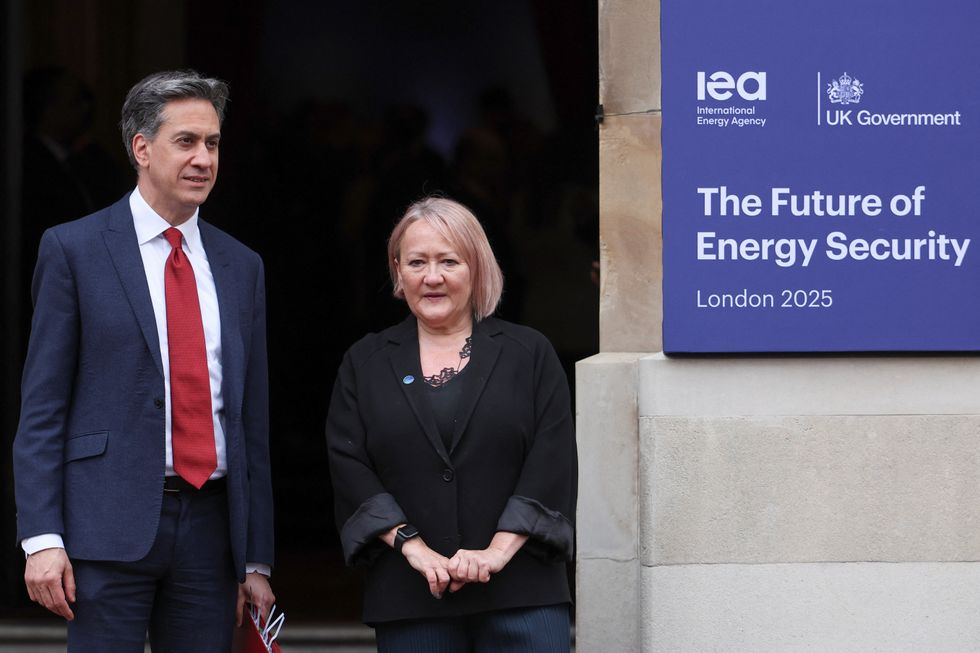 \u200bClimate Minister Kerry McCarthy with Ed Miliband