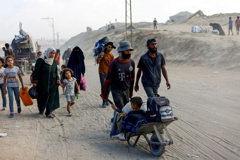 \u200bDisplaced Palestinians, fleeing northern Gaza