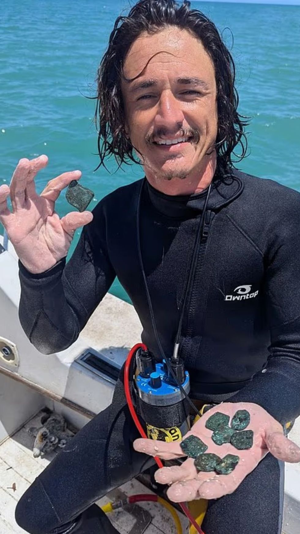 \u200bDivers discovered over 1,000 silver coins