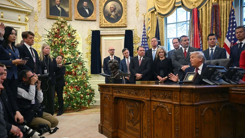 \u200bDonald Trump in the Oval Office