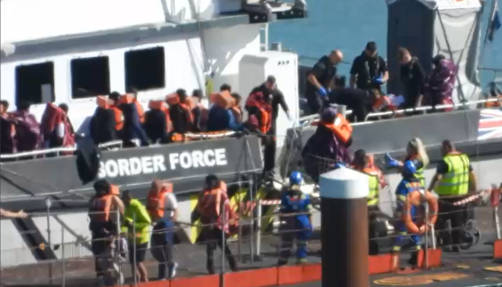 \u200bDozens can be seen departing the vessel