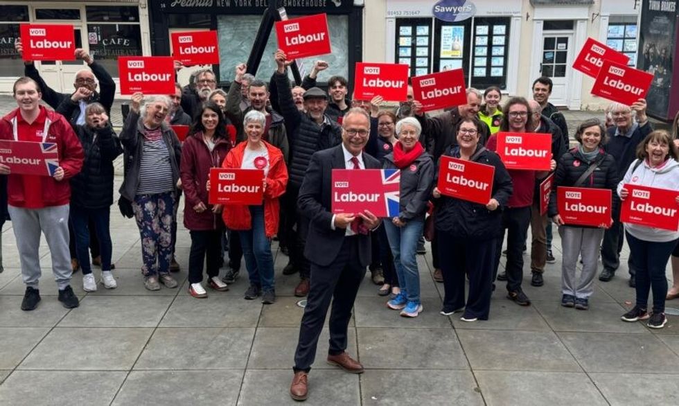 \u200bDr Simon Opher