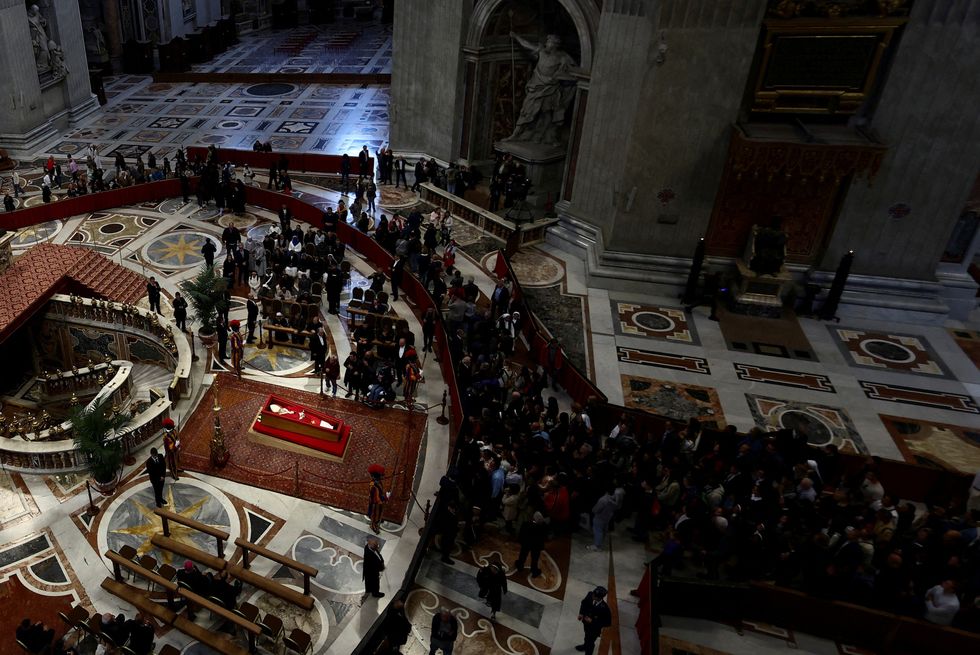 \u200bFaithful pay respect as Pope Francis lies in state in St. Peter's Basilica