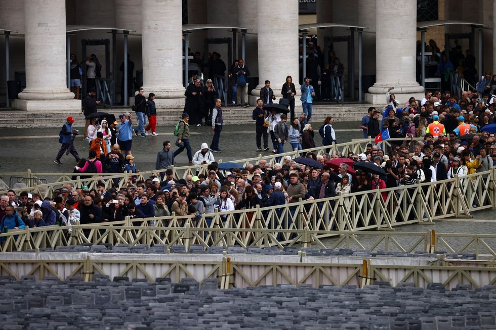 \u200bFaithful queue at St. Peter's Square to pay respect, as Pope Francis lies in state