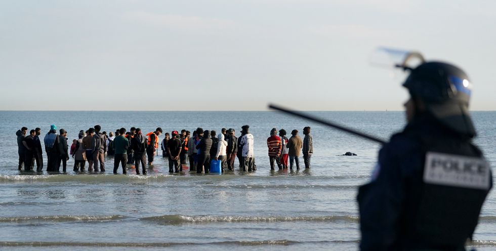 \u200bFrench police watching migrants from the shore