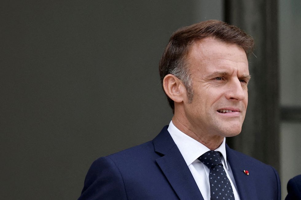 \ U200bfrench Prezident Emmanuel Macron reaguje