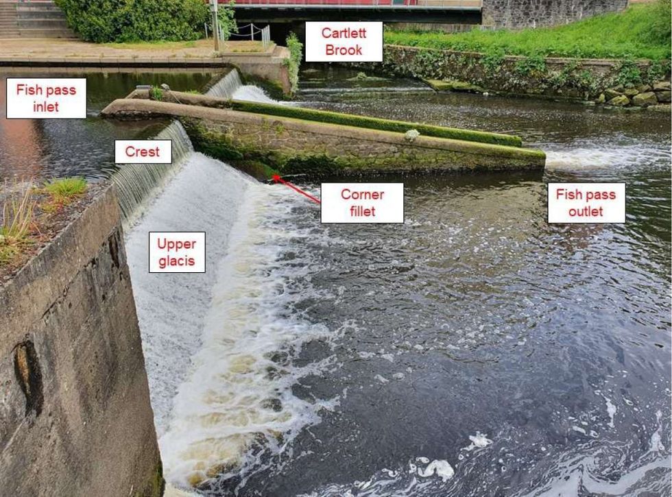 \u200bHaverfordwest Town Weir during low flow conditions, with vertical crest and sloping upper glacis.