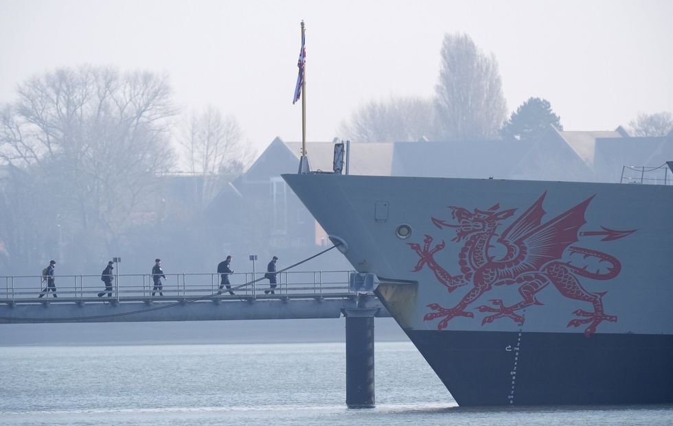 \u200b\u200bHMS Dragon permanece na doca de Portsmouth