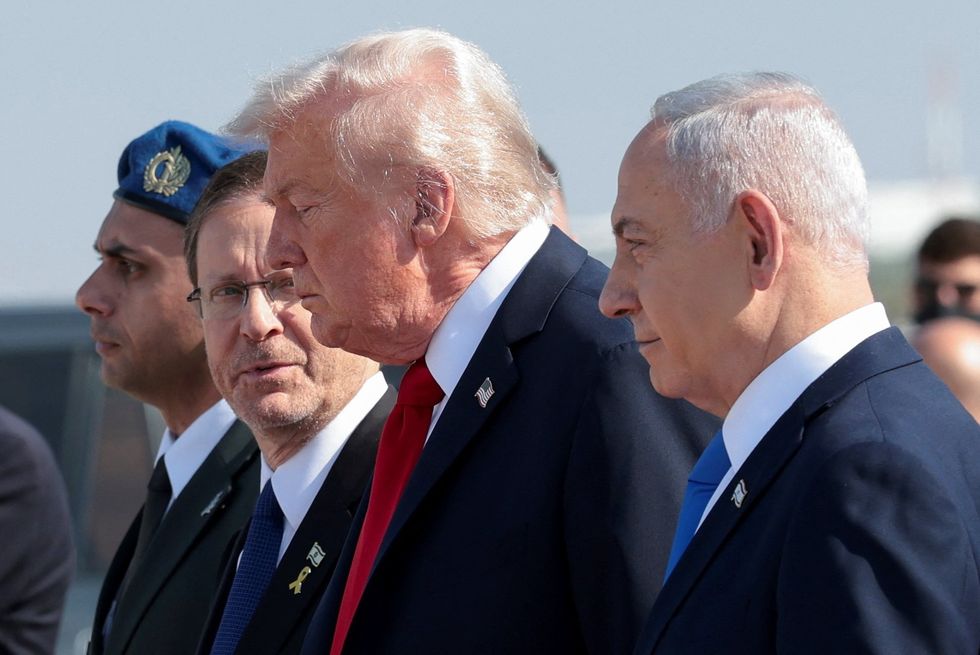 \u200bIsraeli Prime Minister Benjamin Netanyahu walks with US President Donald Trump