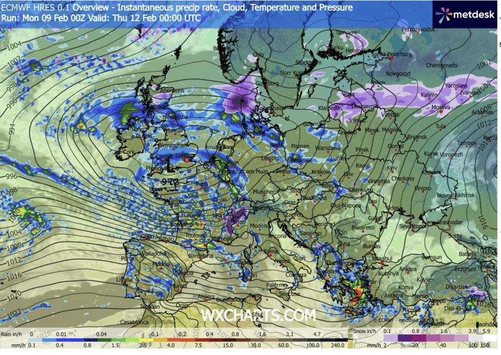 \u200bLow pressure cyclone sweeps Britain