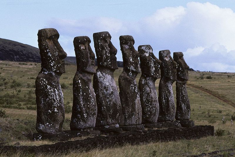 Archaeology breakthrough: Scientists left stunned after new Easter Island statue 'emerges from lake'
