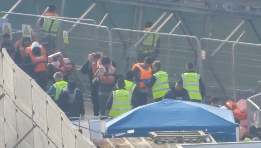 u200bmore-than-2000-migrants-have-arrived-in-uk-in-record-week-for-crossings.png?id=59958552&width=848&quality=90