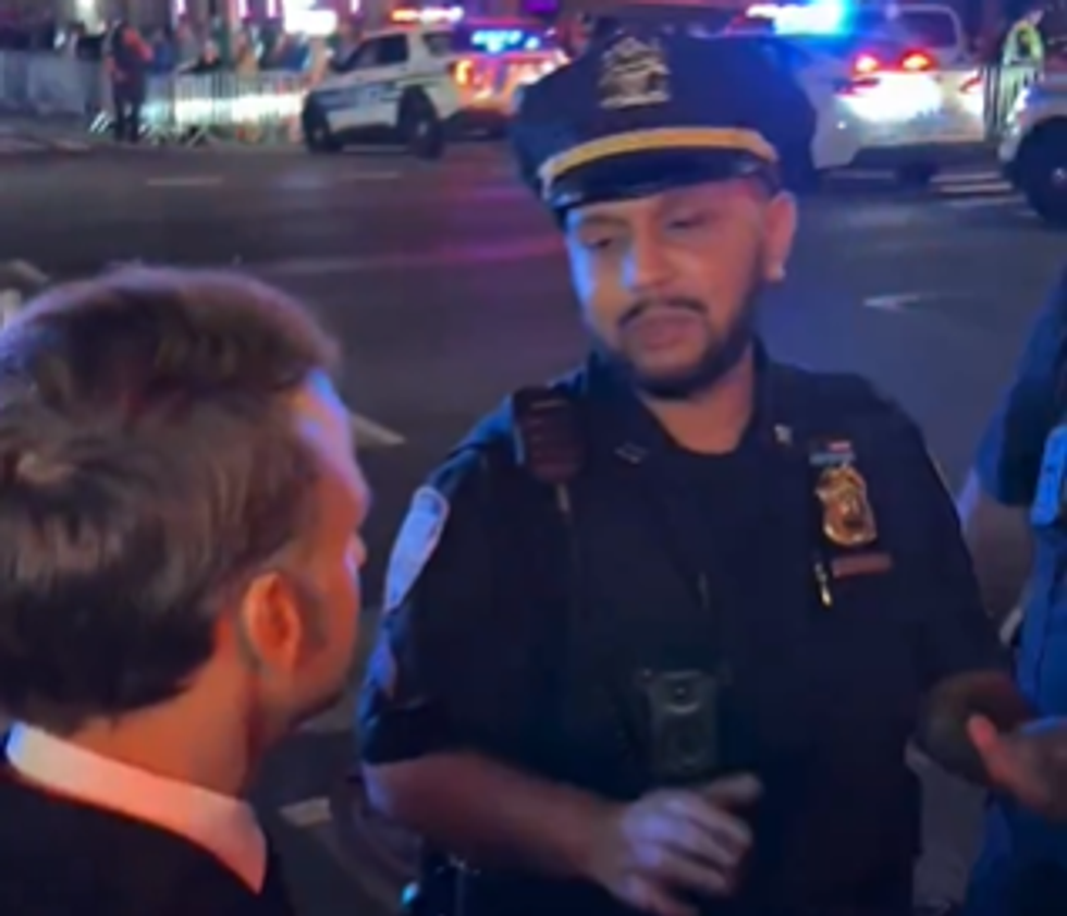 \u200bMr Macron speaking to American police, who explain no vehicles are allowed through