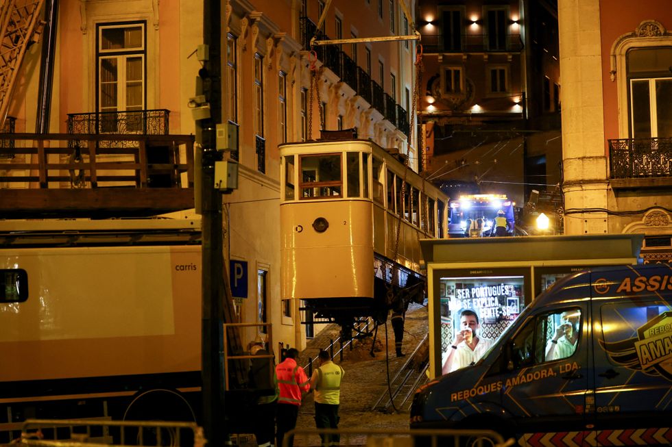 \u200bOne of the funiculars is lifted, following derailment and crash of the Gloria funicular railway car