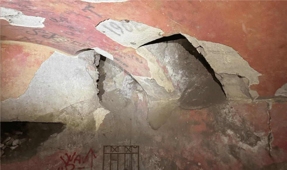 \u200bOpenings of the 'barrel vault' in room A