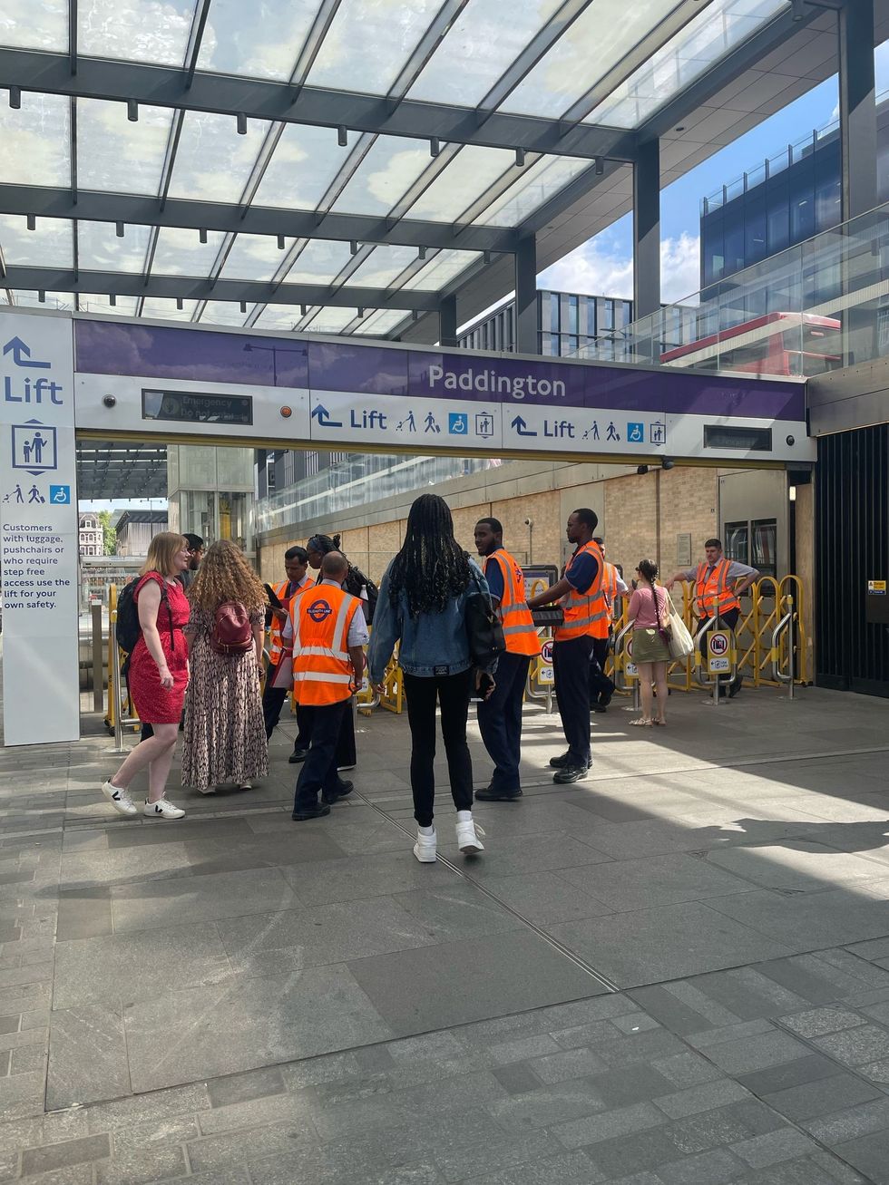 \u200bPassengers being turned away at Paddington Tube station