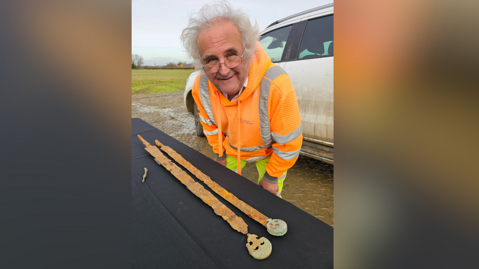 \u200bPeter Busby from Cotswold Archaeology with Roman swords