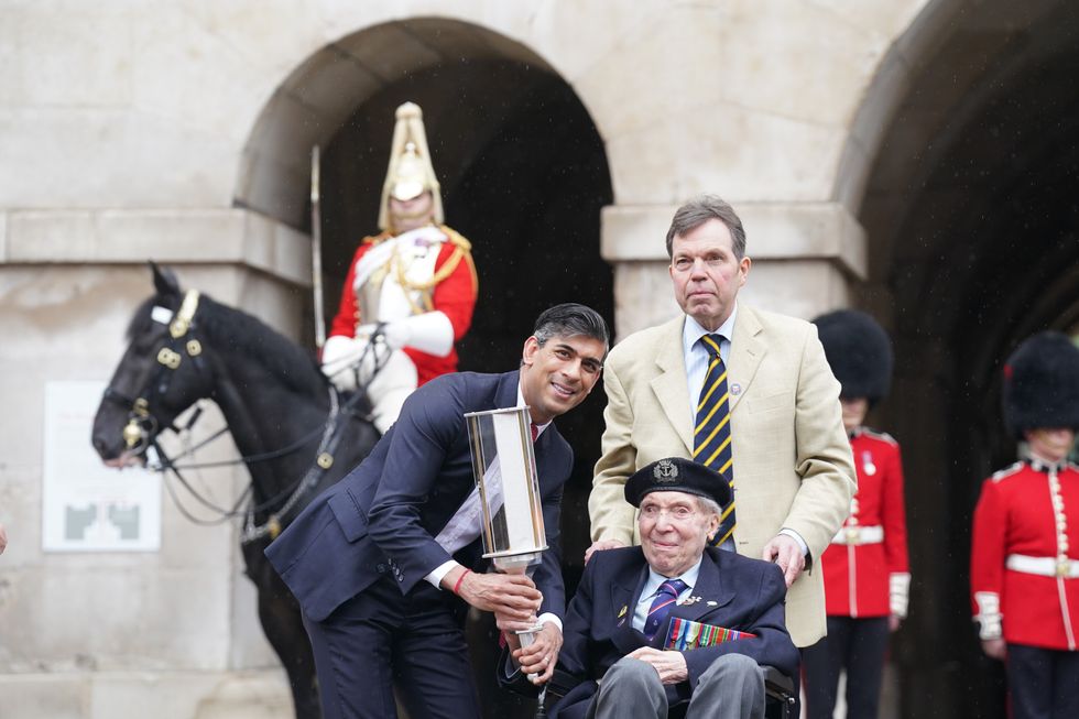 \u200bPeter Kent with then Prime Minister Rishi Sunak