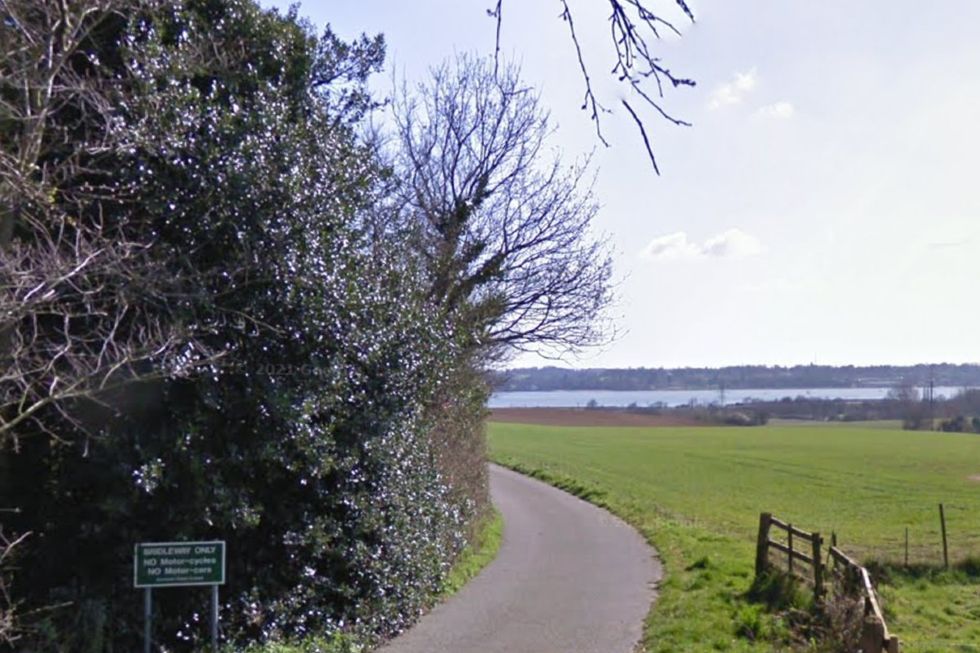 \u200bPicture of bridleway leading to footpath (screenshot taken from Rectory Lane)