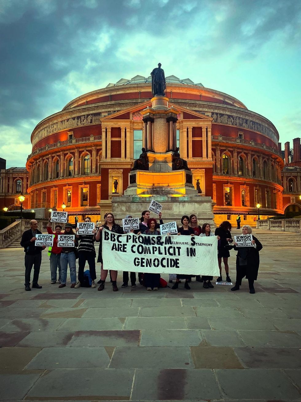 \u200bPro-Palestine protesters outside the Royal Albert Hall