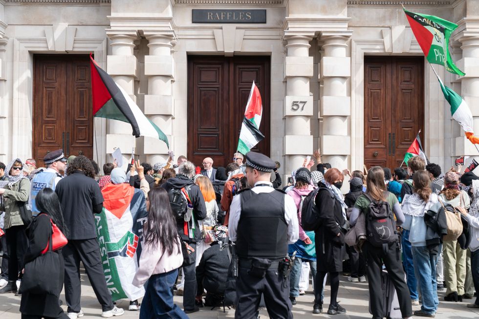\u200bPro-Palestinians stormed the Ministry of Defence on Friday