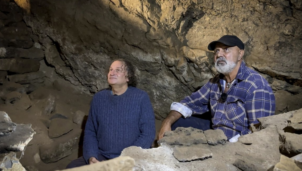 \u200bProfessor Bruno David and GunaiKurnai elder Uncle Russell Mullett in Cloggs Cave in Victoria, Australia