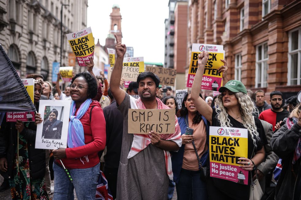 \u200bProtesters held up signs saying 'Black Lives Matter'