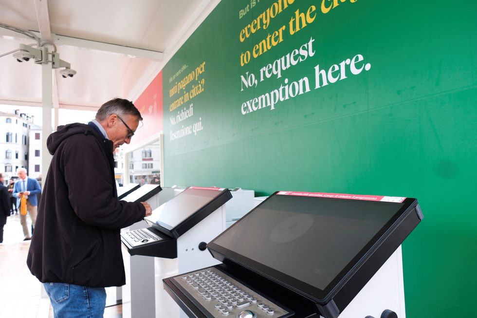 \u200bRegistration booths for people entering the city of Venice